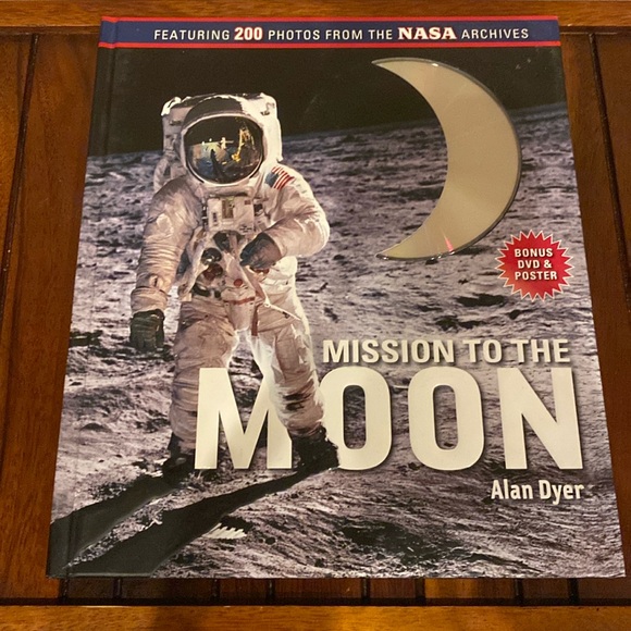 Mission to the Moon: (Book and DVD) by Alan Dyer. EUC - Picture 1 of 3